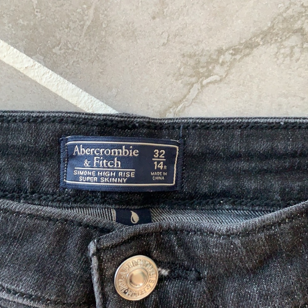 Abercrombie & Fitch jeans - Picture 2 of 4